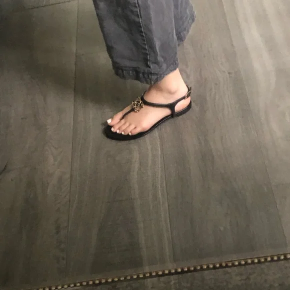 Chanel thong sandals 🖤 - Picture 3 of 11